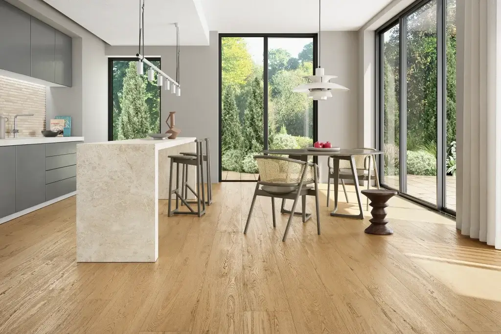 Cuisine moderne avec sol en grès cérame effet bois, facile d'entretien et résistant aux taches