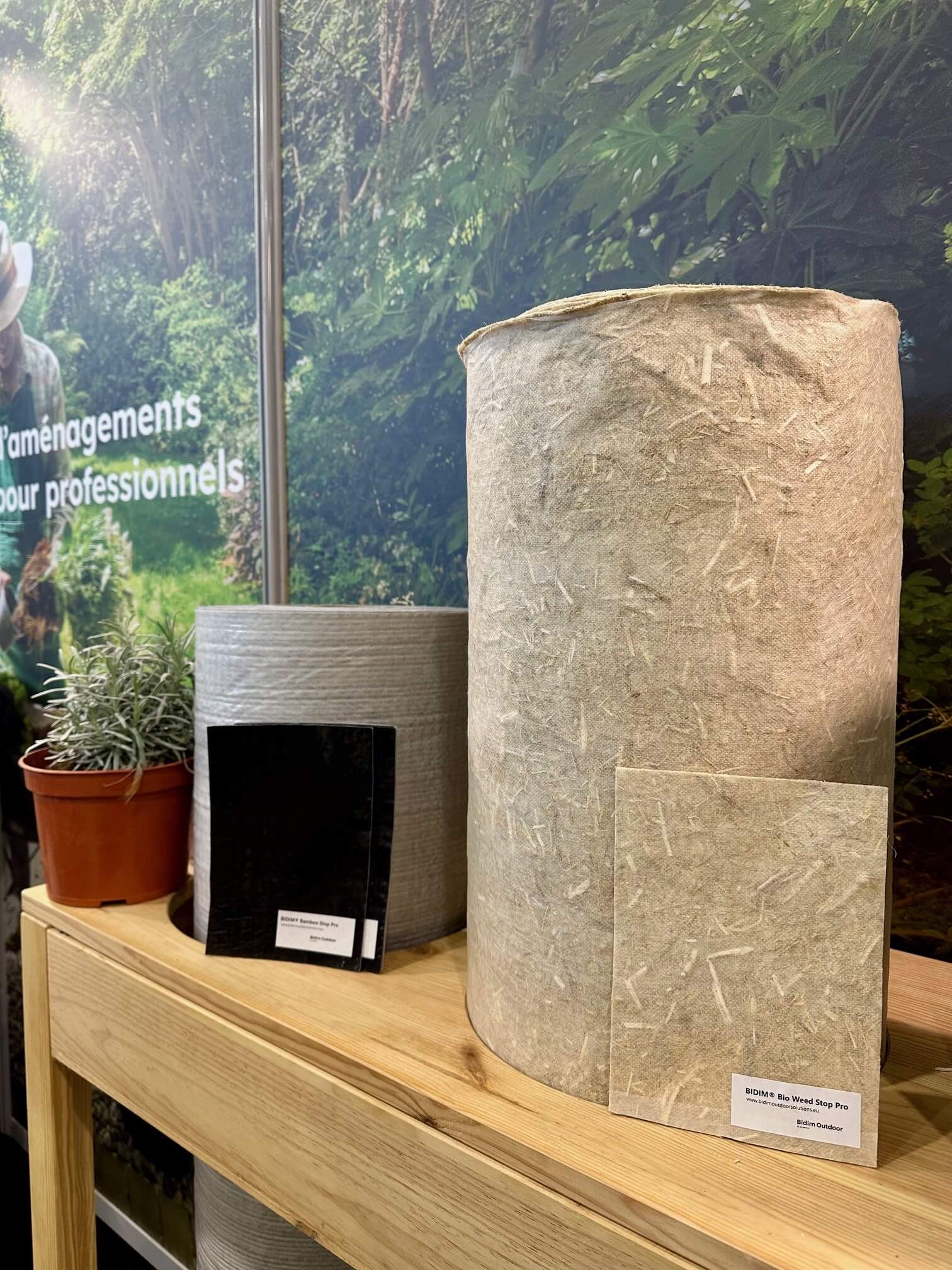 Rouleau de paillage biosourcé BIDIM Bio Weed Stop Pro en fibres de chanvre et de lin.