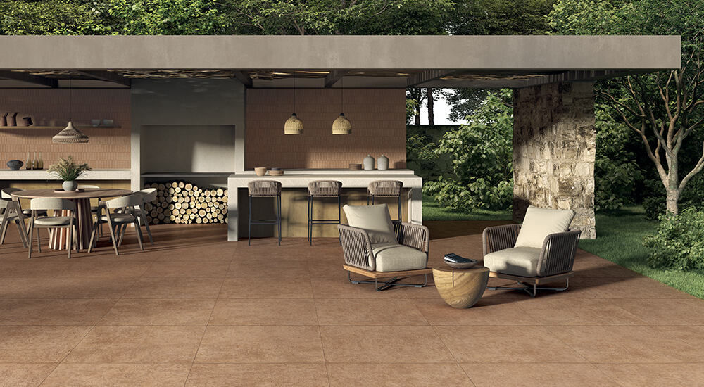 Terrasse avec carrelage extérieur imitation terre cuite en grès cérame ingélif, résistant au gel dans la Loire